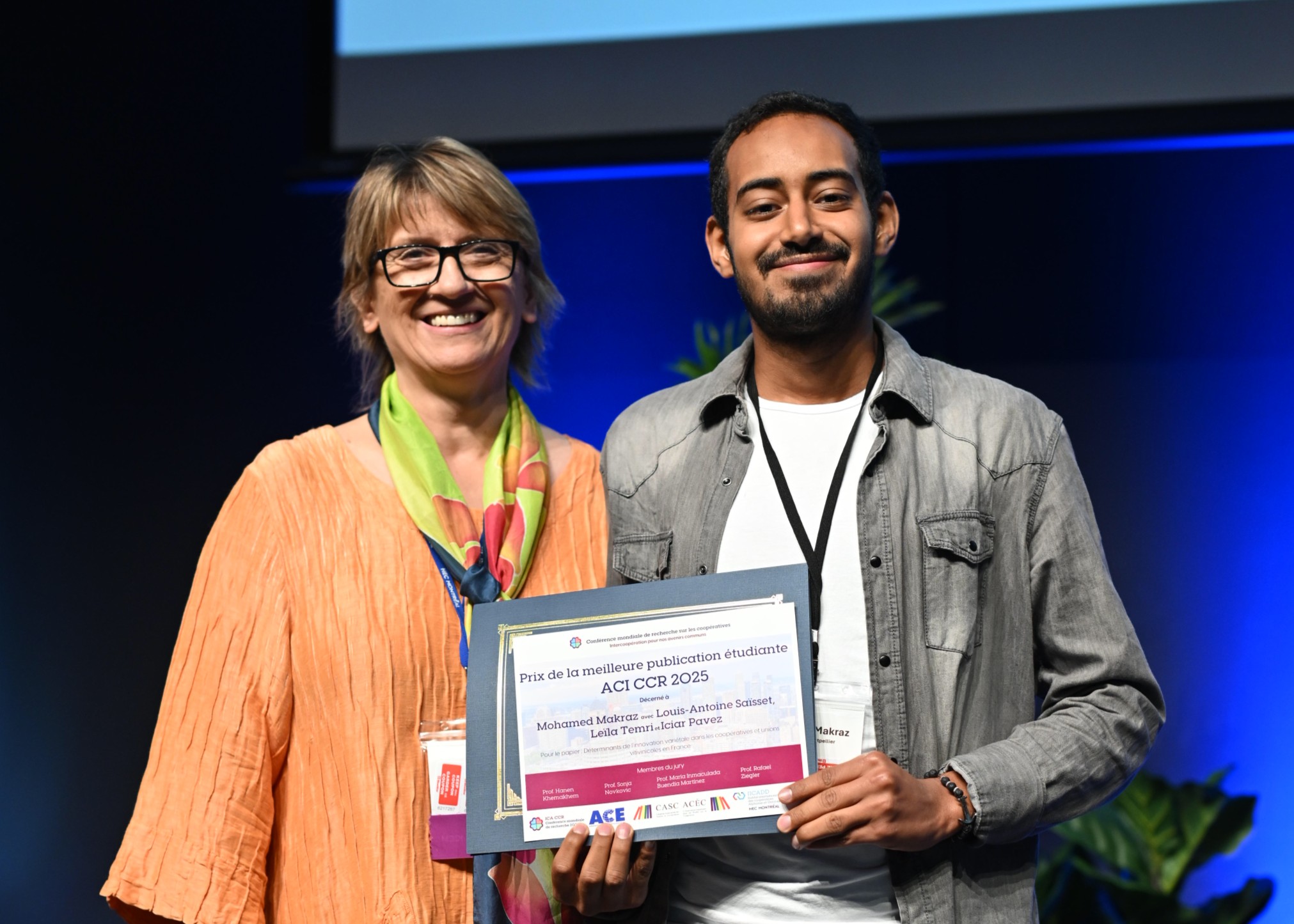 Mohamed Makraz recevant son prix