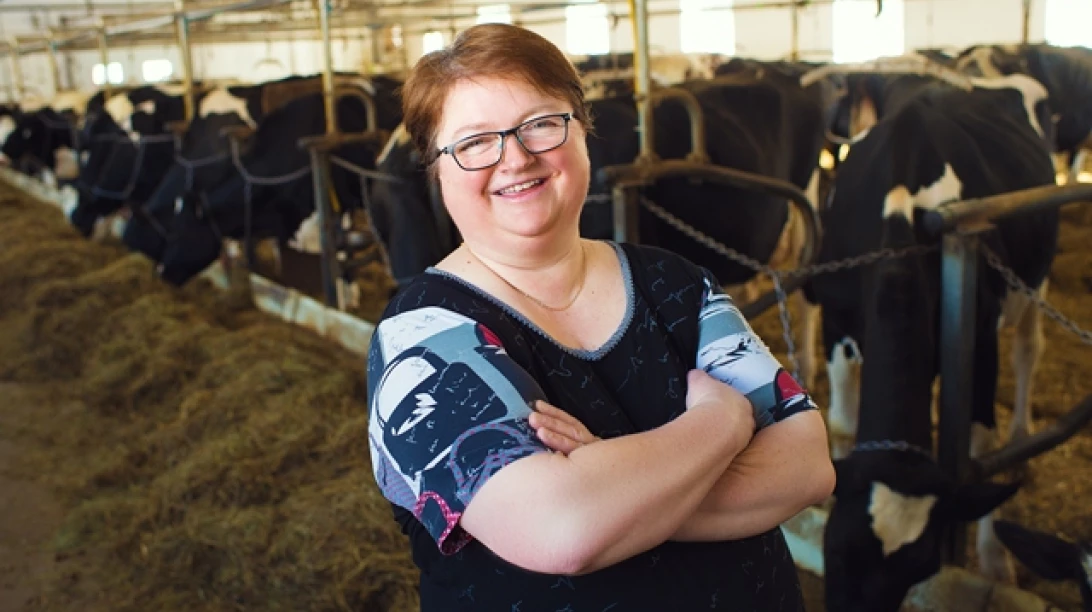 Jeannine Pelletier dans une ferme.
