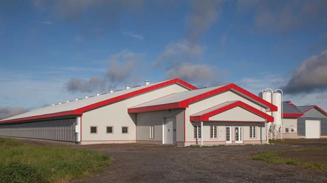 Photo d'une ferme laitière.