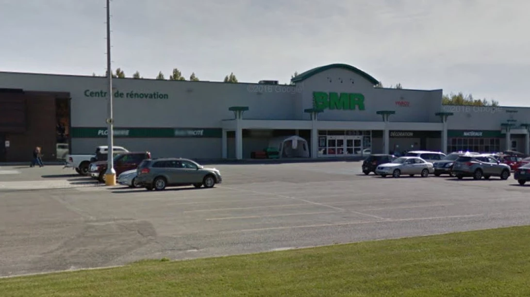 Photo de l'extérieur du BMR de Thetford Mines.