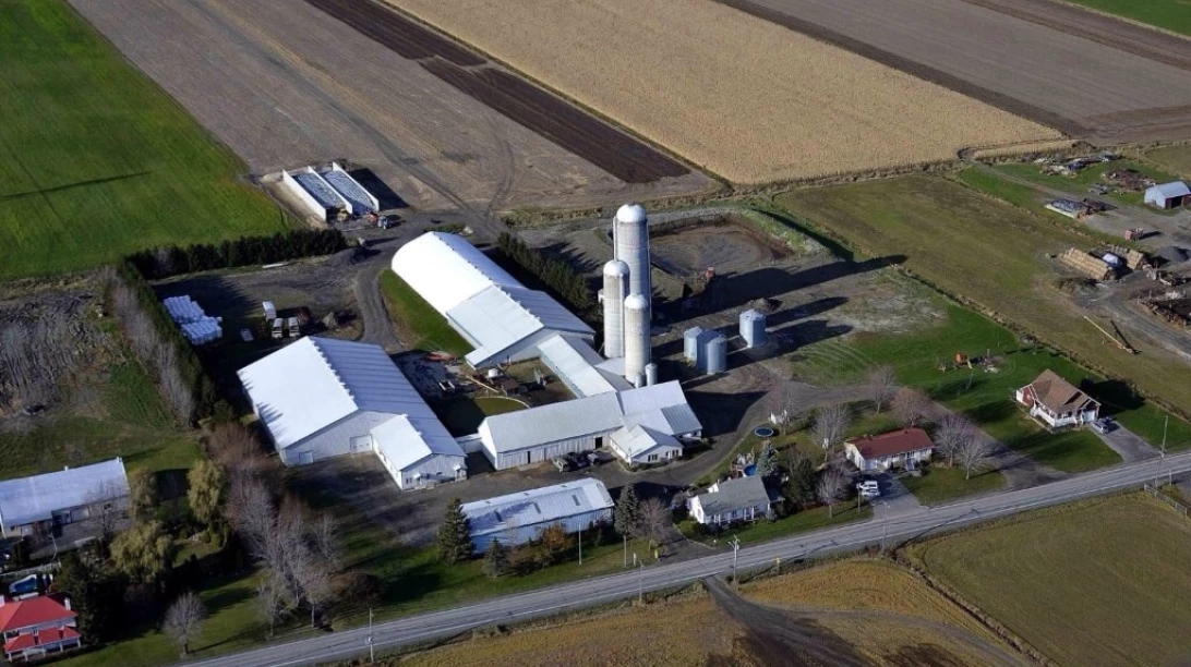 depart-couverture ferme laitière caribou