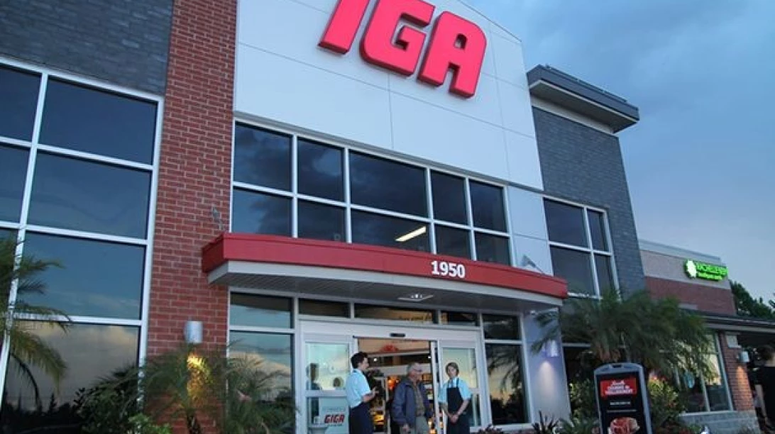 Extérieur d'une épicerie IGA.