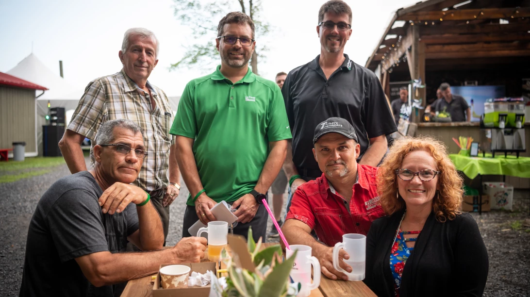 Personnes présentes lors de la fête estivale pour La Coop Unifrontières.