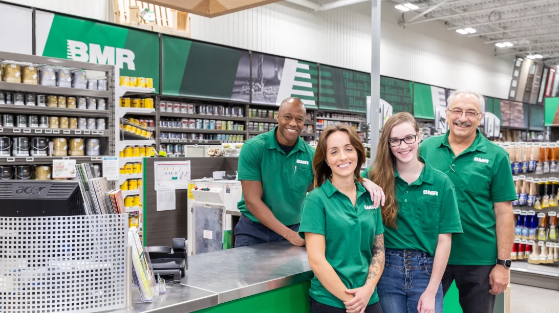 Employés d'une boutique BMR.