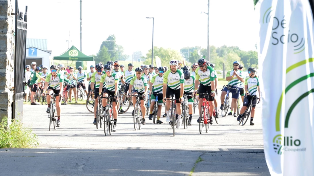 Les cyclistes participant au Défi Sollio.
