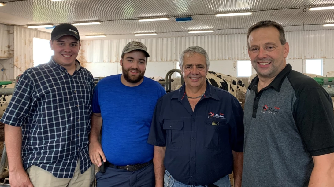 Martial, Mathieu, Alex et Félix Lemire travaillent de concert au succès de la Ferme Micheret, avec Gabriel (absent de la photo), le fils de Mathieu.
