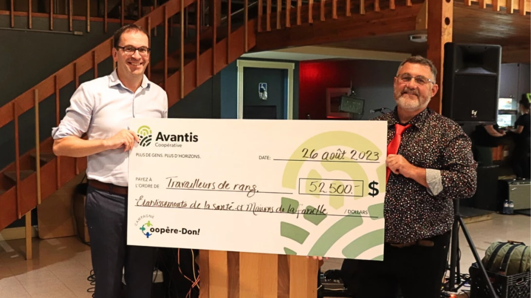 Sur la photo, le montant a été dévoilé par le chef de la direction, Michel Delisle et le 1er vice-président du conseil d’administration d’Avantis, René Lapierre.