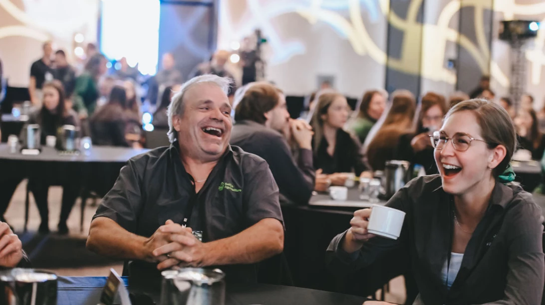 Experts-conseils qui rient