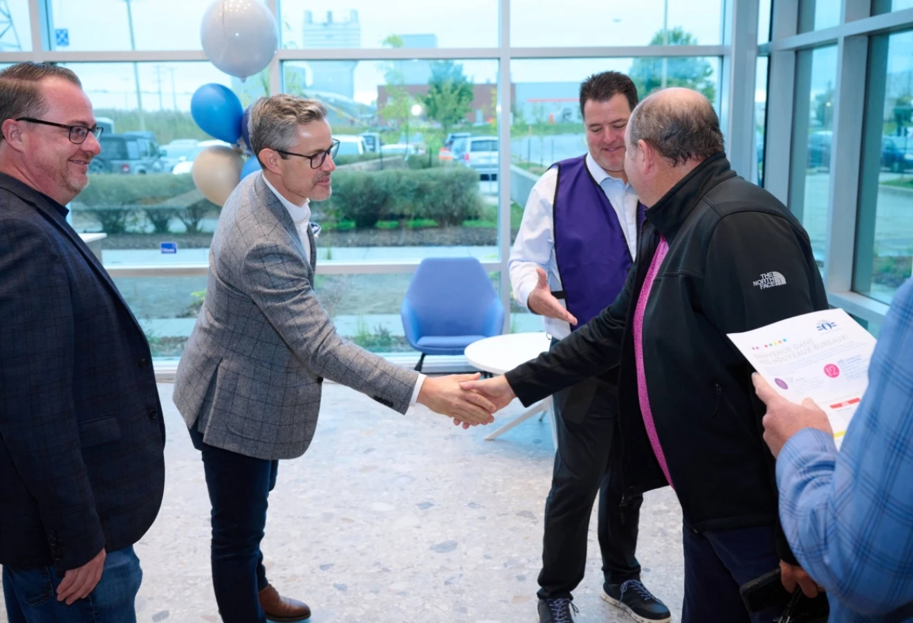 Simon Labelle, vice-président aux ventes, détail et États-Unis, Yanick Gervais, président-directeur général, et Daniel Rivest, vice-président principal aux ventes et au marketing, d’Olymel.