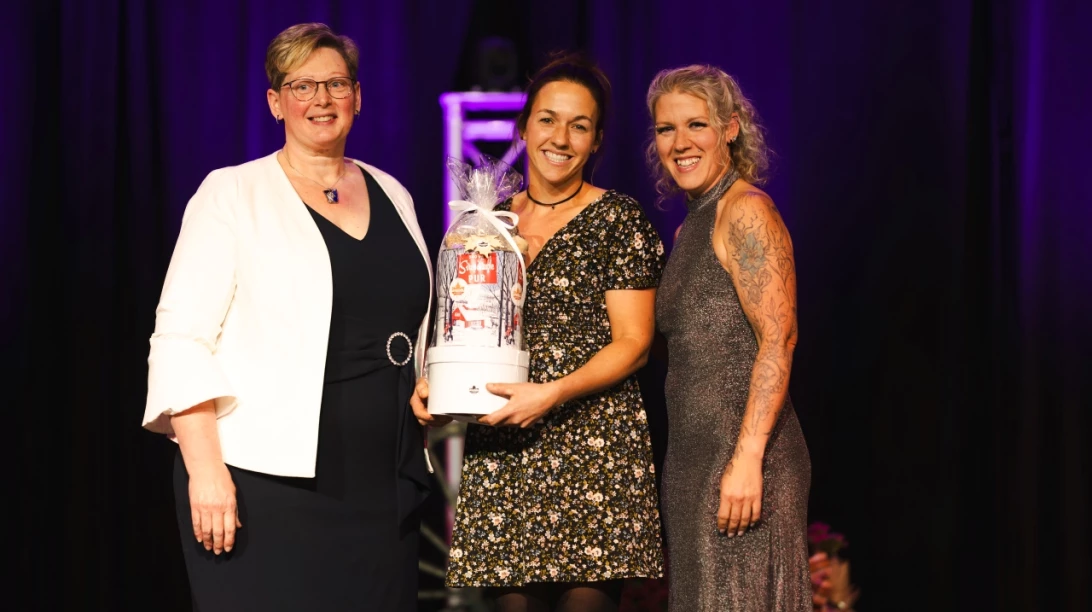 Sophie Gendron, administratrice chez Sollio Groupe Coopératif, Marie-Pier Nadeau de la ferme Caprijol, membre d'Avantis Coopérative et Valérie Fortier, présidente des Agricultrices du Québec
