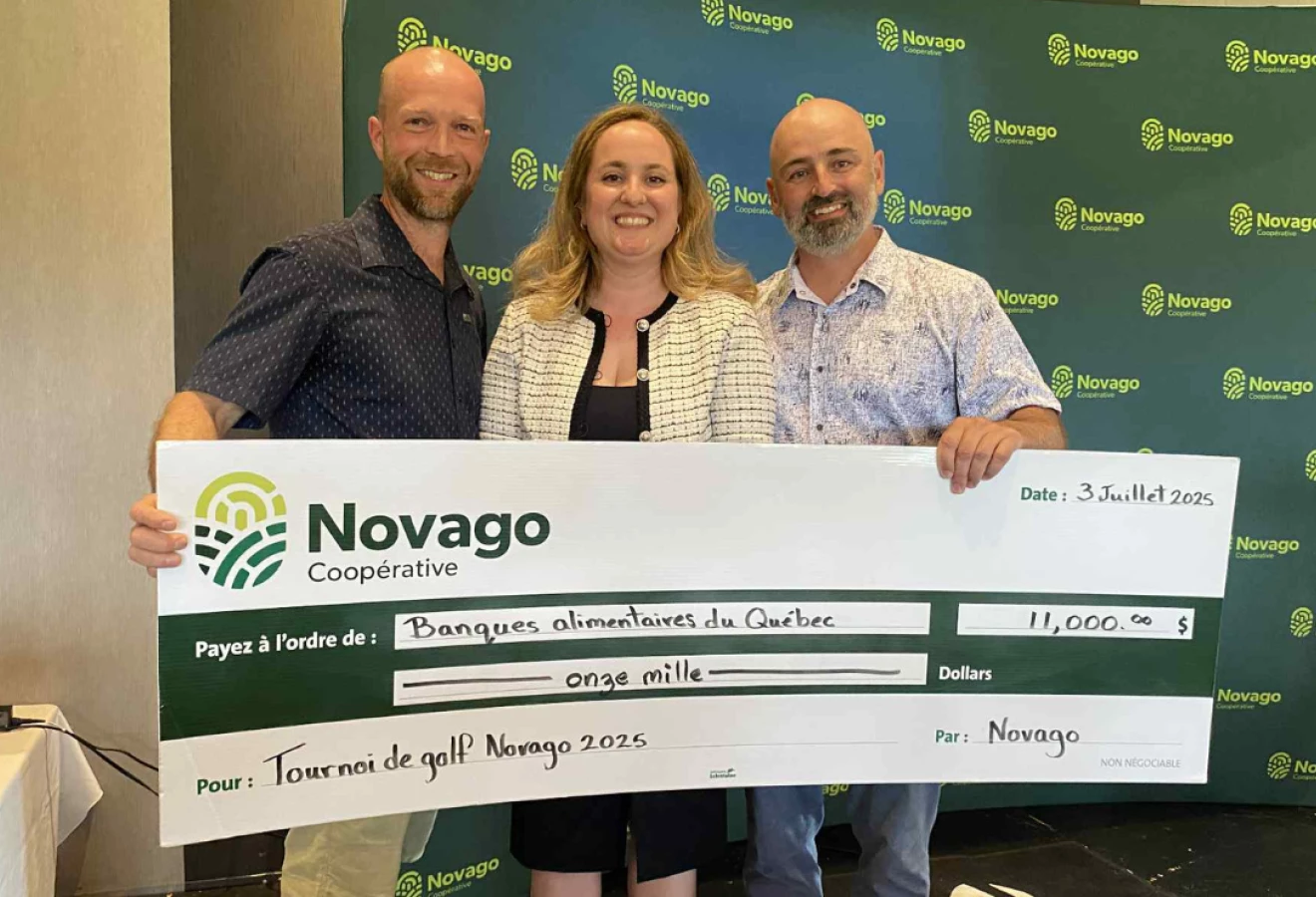 Novago avec le chèque de 11 000 $