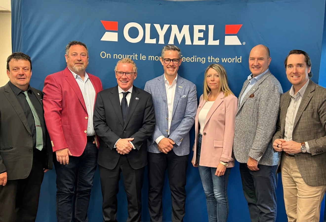 Richard Ferland, président de Sollio Groupe Coopératif, Jean Lamarche, maire de Trois-Rivières, Jean Boulet, député de Trois-Rivières et ministre du Travail, Yanick Gervais, président-directeur général d’Olymel, Nancy Forcier, directrice de l’usine La Fernandière, Pascal Houle, chef de la direction de Sollio Groupe Coopératif et Simon Allaire, député de Maskinongé.