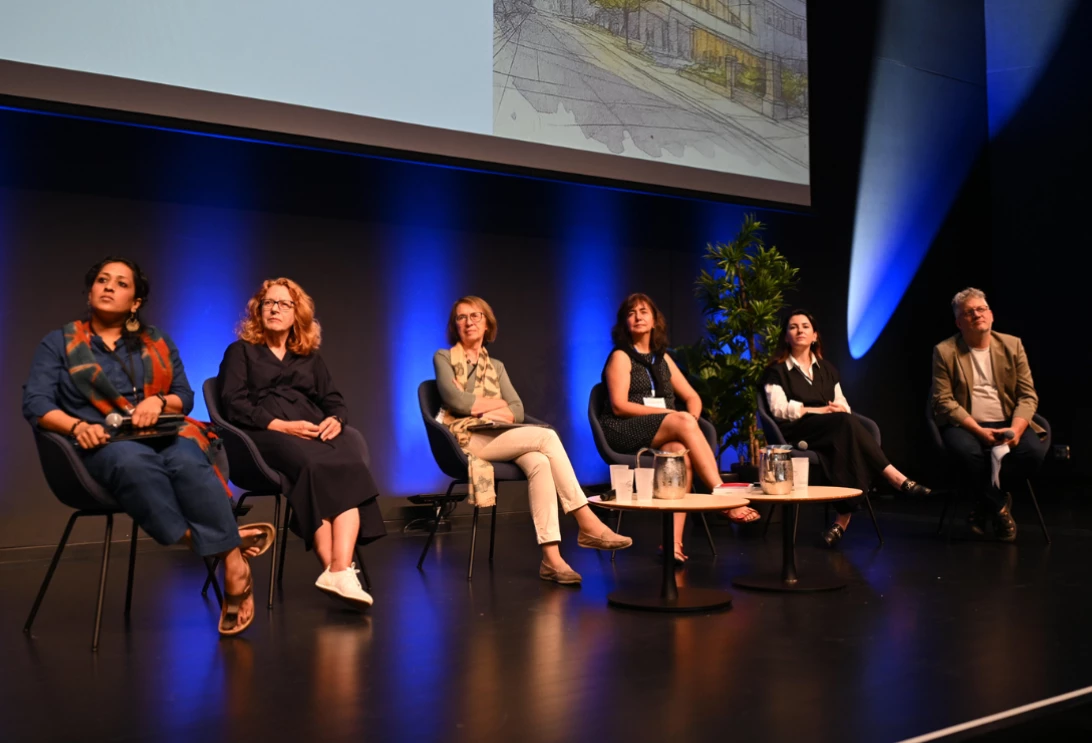 Panelistes à la conférence