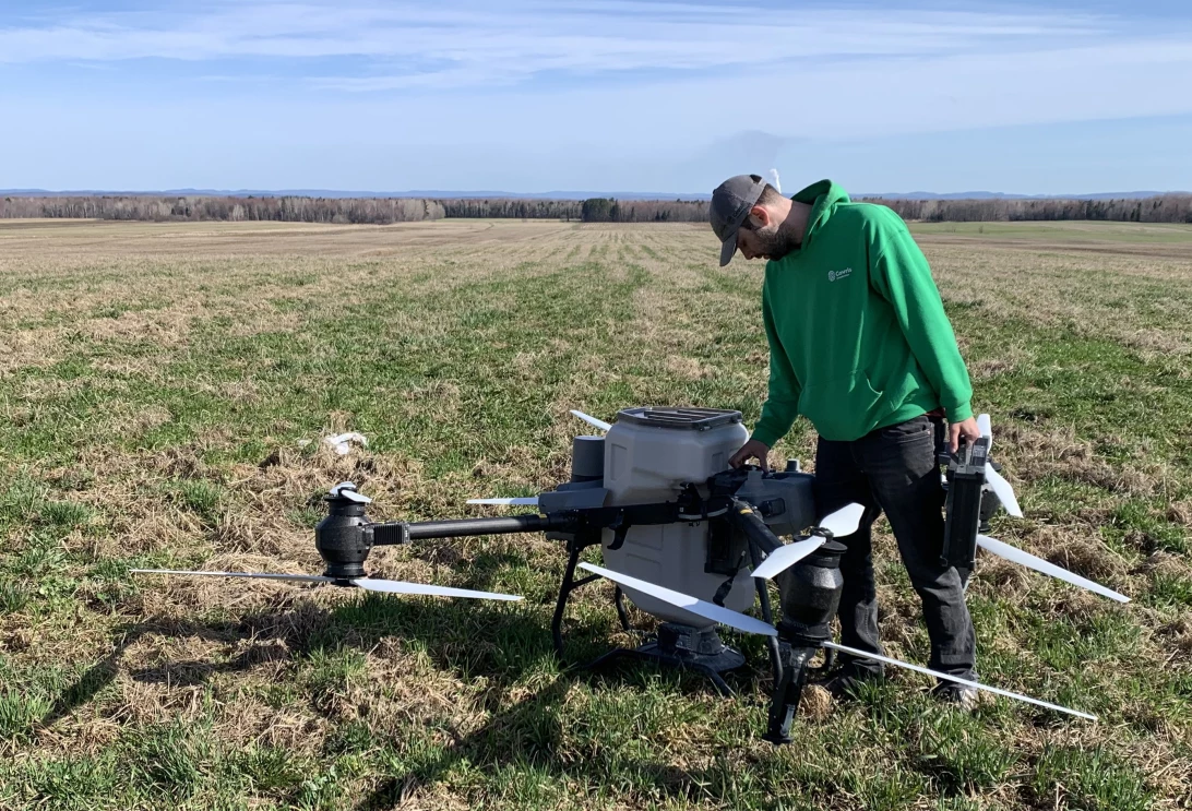 Cédric Austin, pilote de drone de Covris Coopérative