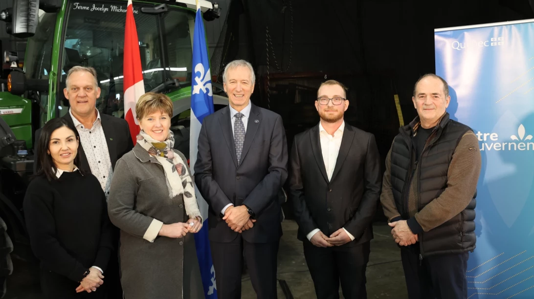 Ministre Lamontagne accompagné de l’UPA, d’élus et de producteurs.