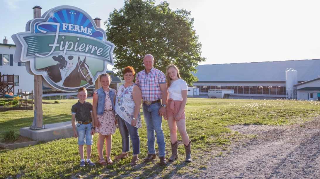 Rémy, Élisabeth, Claudia, Françis et Victoria de la Ferme Fipierre
