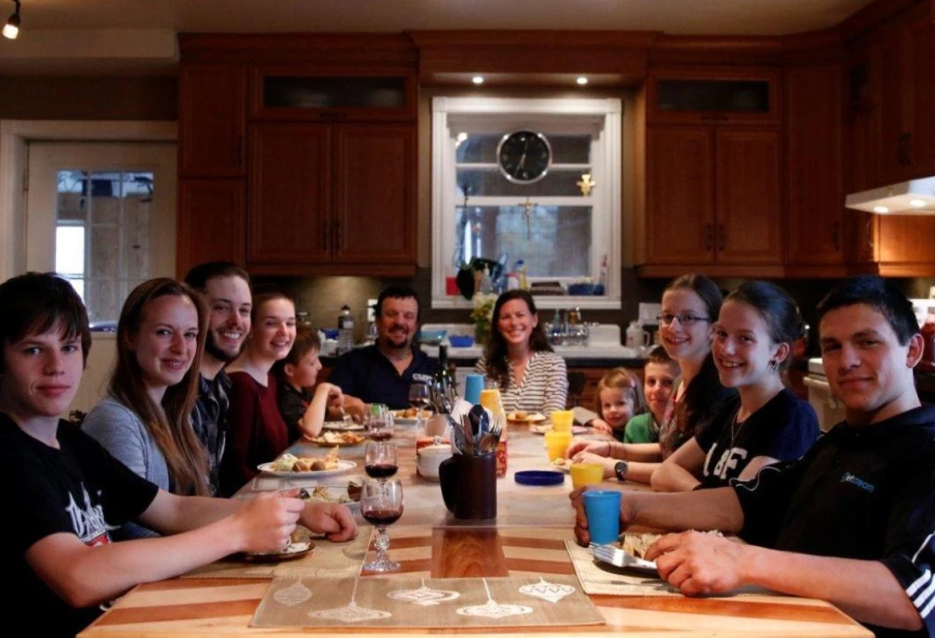 Famille de Richard Ferland à la table