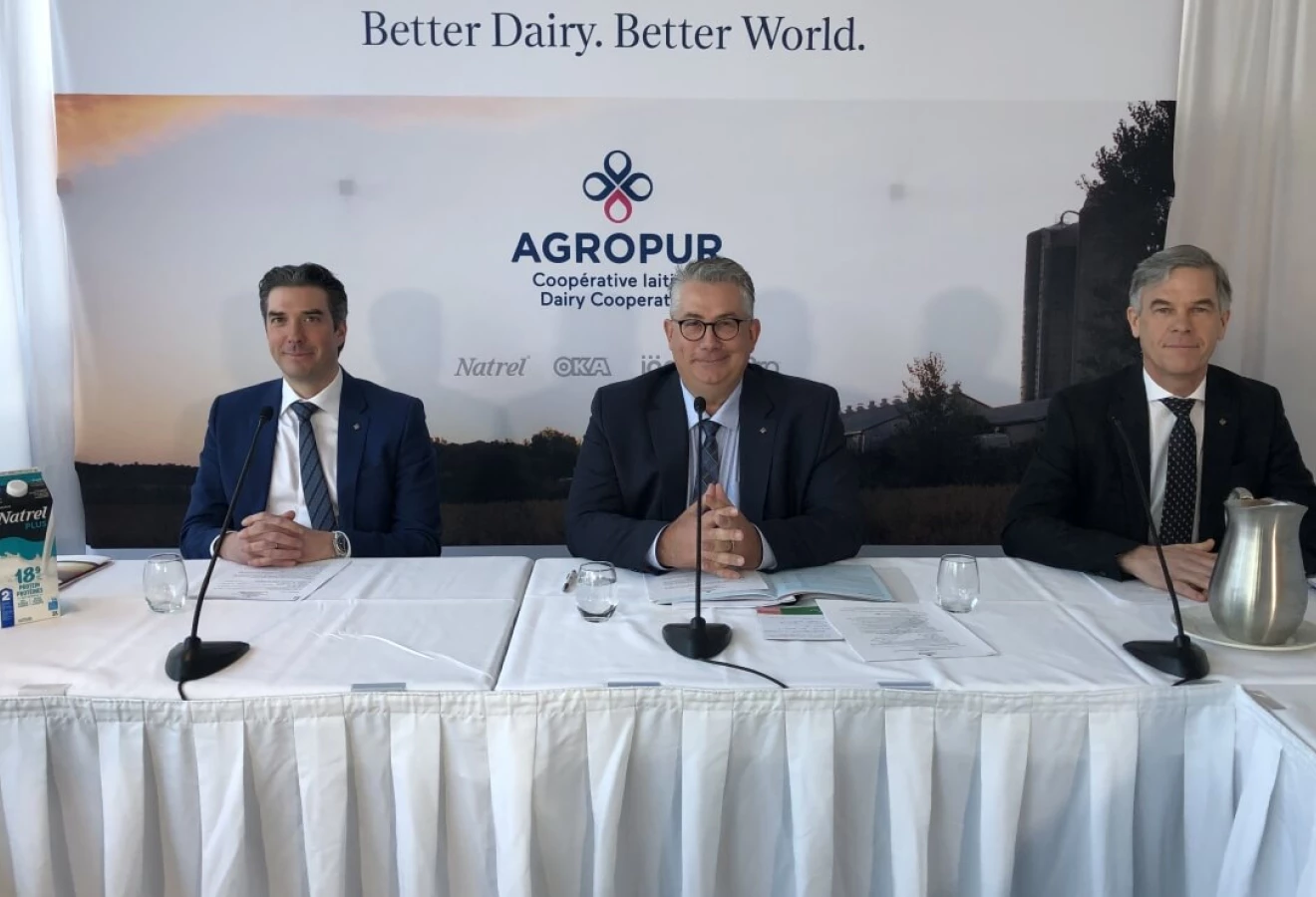 L'équipe d'Agropur Coopérative: Émile Cordeau, chef de la direction; Roger Massicotte, président; et Dominique Benoit, vice-président principal, affaires institutionnelles et communications.