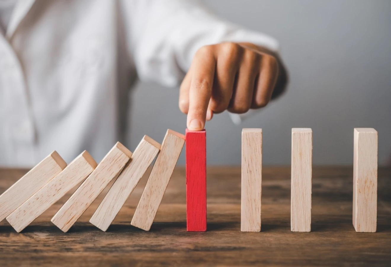 Effet de domino avec des bouts de bois