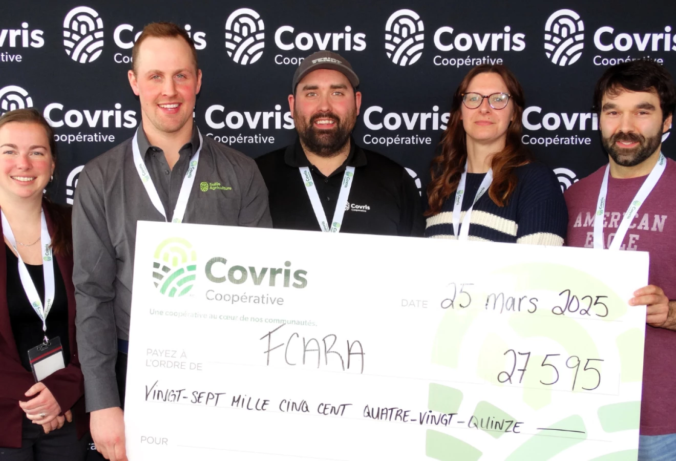 Chèque remis au FCARA par Covris Coopérative