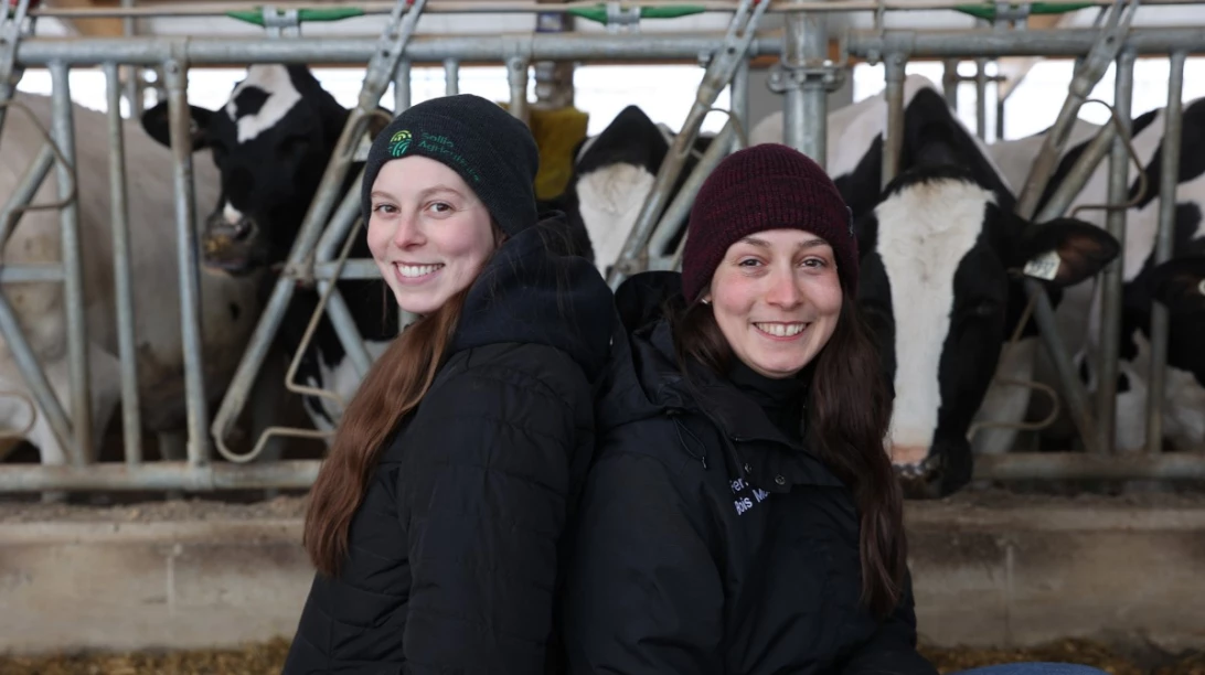 Patricia et Kathy, les deux relèves de la Ferme Bois Mou. 