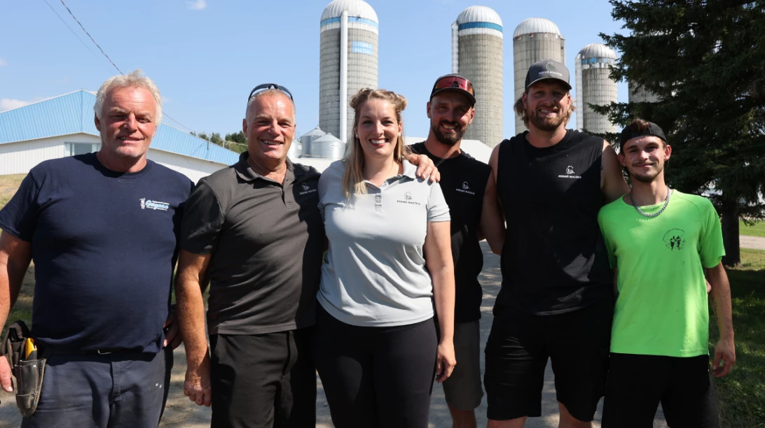 Léon et Camil Maltais, Pascale et son conjoint Keven, Olivier et Owen de la Ferme Maltais
