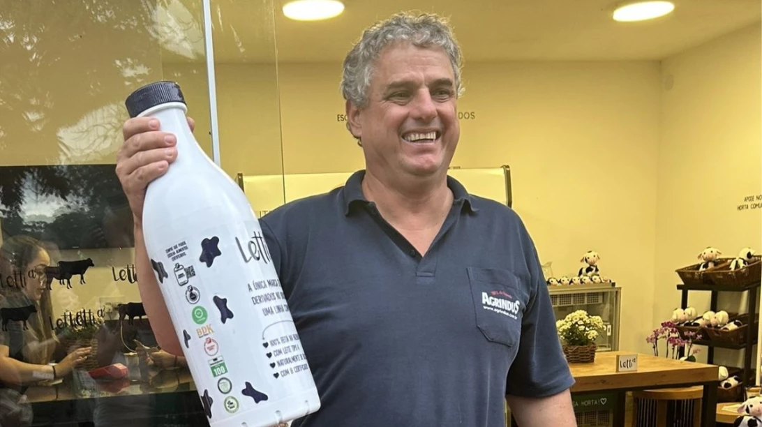 Jorge Jank devant le magasin de la ferme Letti A2