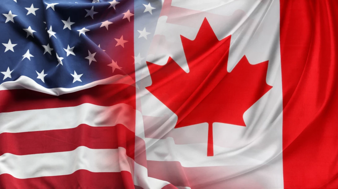 Drapeaux USA-Canada qui se superposent