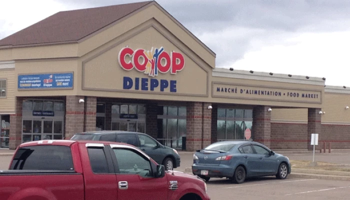 Extérieur du IGA de La Coop Dieppe.