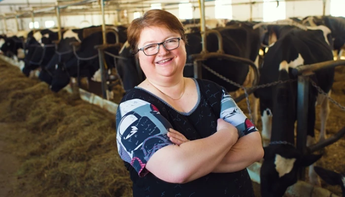 Jeannine Pelletier dans une ferme.