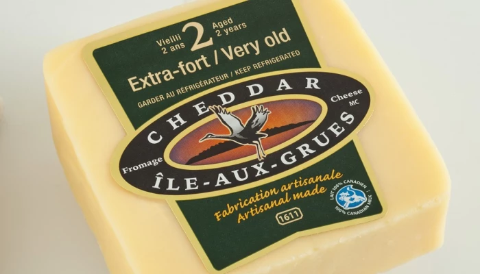 Fromage cheddar de 2 ans extra fort, produit de l'Île-aux-Grues.