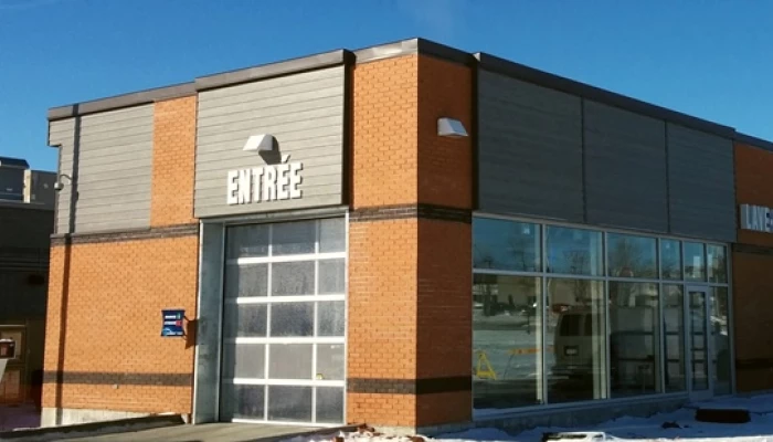Photo de l'extérieur du nouveau lave-auto d'Unicoop.