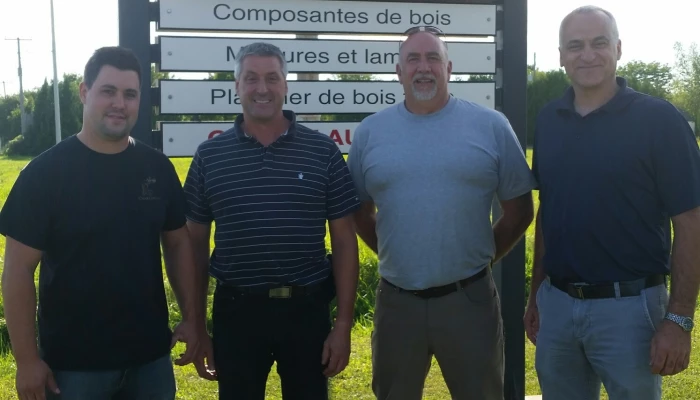 Personnes impliquées dans la création de la cour à bois et centre de tri de La Coop des Frontières.