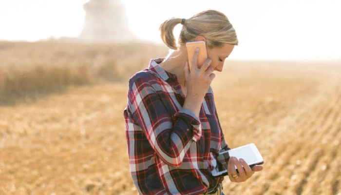 Femme au téléphone