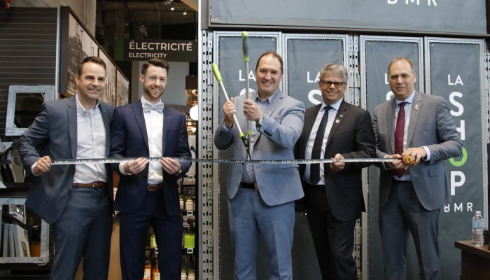 Coupure de ruban servant d'inauguration pour La Shop BMR.