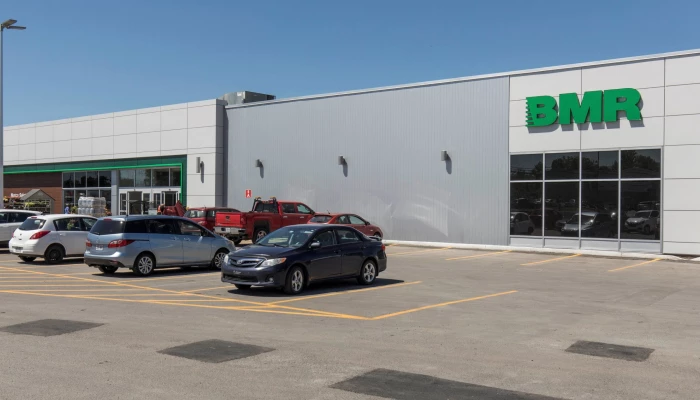 Extérieur du BMR Matco à Sainte-Catherine.
