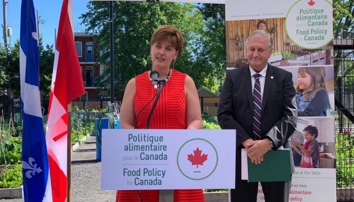 Marie-Claude Bibeau annonçant la toute première politique alimentaire fédérale du Canada.
