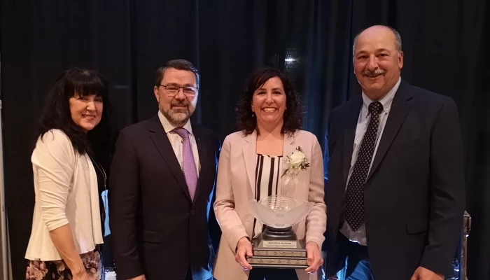 Hélène Frappier, présidente des Agricultrices de la Montérégie Est; Christian St-Jacques, président de la Fédération de la Montérégie, Marie-Claude Mainville, gagnante du titre d'agricultrice de l'année 2019 de la Montérégie Est et Normand Renaud, président du Groupe Estrie-Richelieu, mutuelle d'assurance agricole et partenaire Diamant de l'événement.