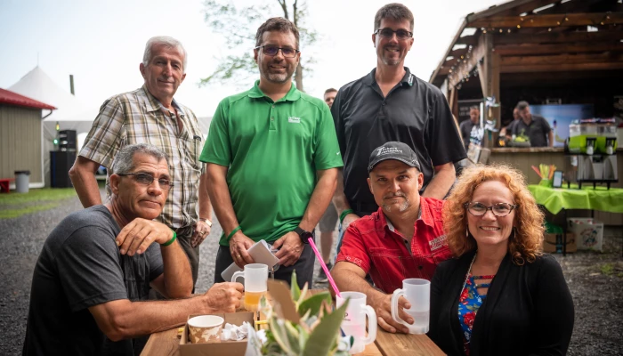 Personnes présentes lors de la fête estivale pour La Coop Unifrontières.
