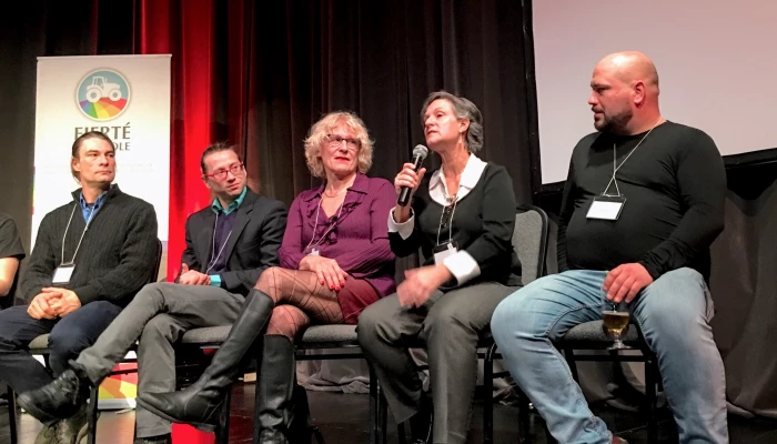 Personnes présentes lors du lancement du documentaire de l’organisme Fierté agricole.