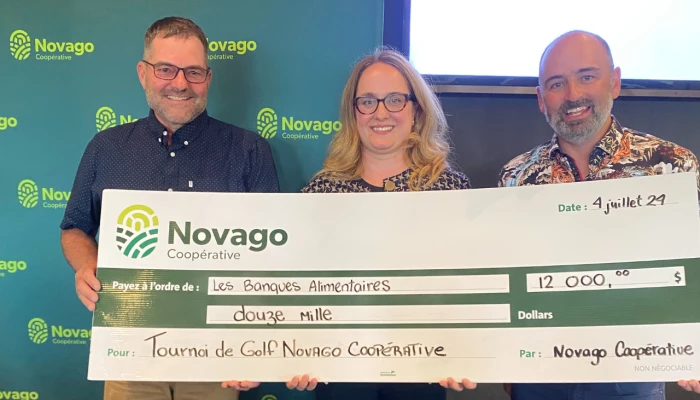 Jean-Nil Laganière, président Novago Coopérative, Véronique Beaulieu-Fowler, directrice développement philanthropique Les Banques Alimentaires du Québec et Dany Côté, chef de la direction Novago Coopérative