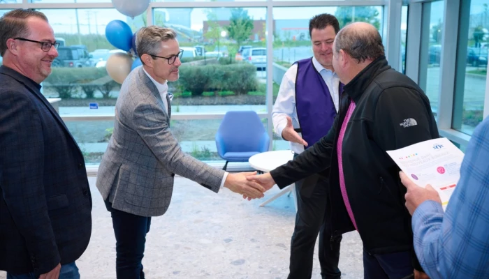 Simon Labelle, vice-président aux ventes, détail et États-Unis, Yanick Gervais, président-directeur général, et Daniel Rivest, vice-président principal aux ventes et au marketing, d’Olymel.