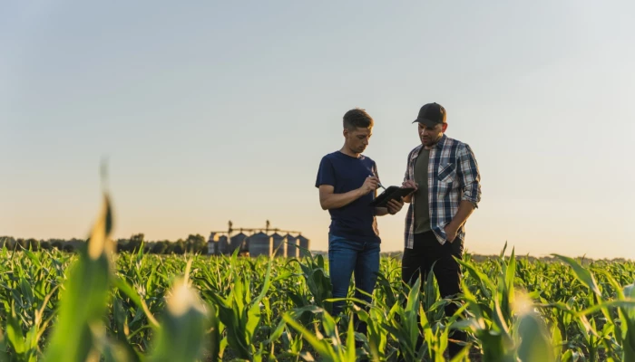 paysage-agricole-conversations-deux-personnes