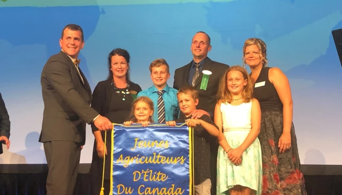 Les propriétaires de la Ferme Régika, Simon Michaud et Mylène Bourque, ont remporté les grands honneurs au concours des Jeunes agriculteurs d’Élite du Canada
