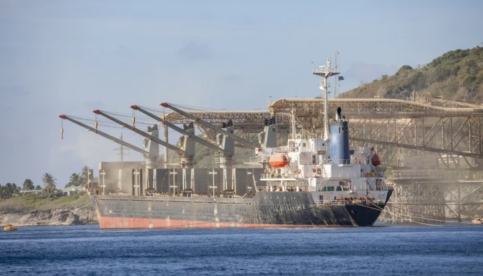 Bateau transportant des engrais 