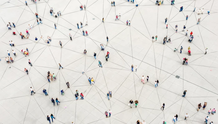 Liens entre plusieurs personnes créant un réseau
