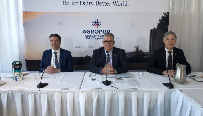 L'équipe d'Agropur Coopérative: Émile Cordeau, chef de la direction; Roger Massicotte, président; et Dominique Benoit, vice-président principal, affaires institutionnelles et communications.