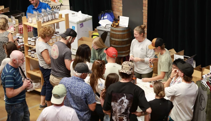 Marie-Pier Béliveau à son kiosque à l'Espace Sophia