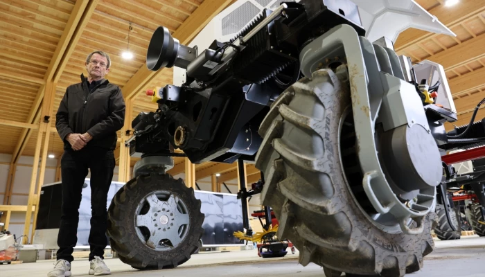 Jean-Marc Pittet et son robot Erion