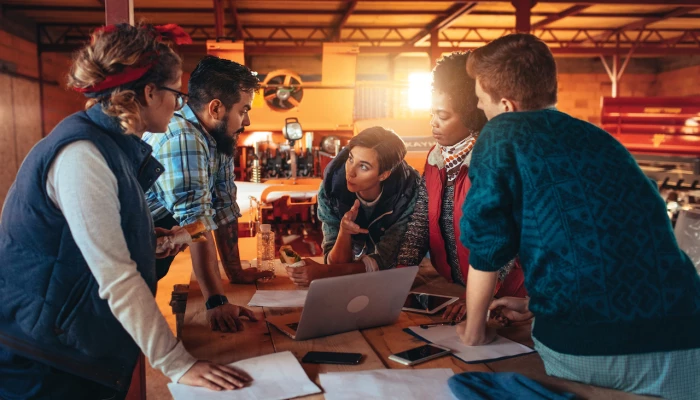 Personnes en réunion